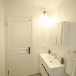 2Br Apartment In Oeluedeniz With Large Pool In Quiet Area