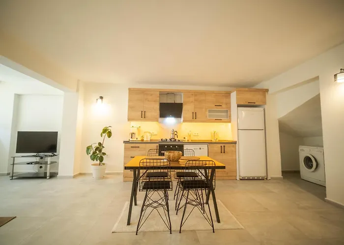 Stylish 2br In Oeluedeniz By The Forest With Pool Apartamento